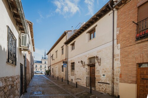 Country House 'El Desvan Del Brigante' with Balcony, Wi-Fi and Air Conditioning