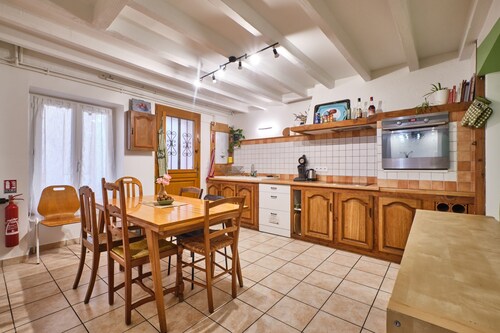 Apartment 'Au 81 - Maison De Ville À Louer' with Wi-Fi