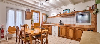 Apartment 'Au 81 - Maison De Ville À Louer' with Wi-Fi