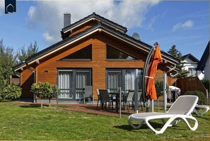 Outdoor dining - Vacation home Villa Riesling - Spacious vacation home with garden, sauna & fireplace - (Zempin)