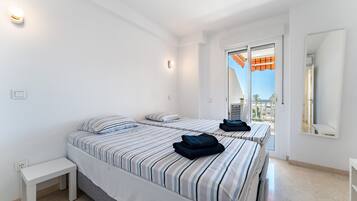 3 bedrooms, free WiFi, bed sheets