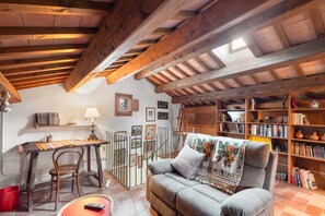 Televisie en een open haard