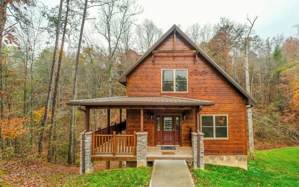Exterior - Matterhorn - Hot Tub, Games, Community Access, + More! (Sevierville)