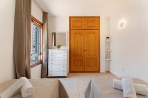 1 bedroom, free WiFi, bed sheets