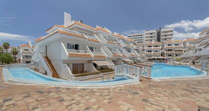 Vacation Home 'Happiness Corner Las Floritas' with Shared Pool, Private Terrace and Wi-Fi