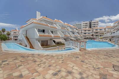 Vacation Home 'Happiness Corner Las Floritas' with Shared Pool, Private Terrace and Wi-Fi