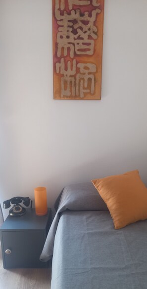 1 chambre, fer et planche à repasser, Wi-Fi, draps fournis