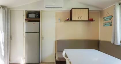 Mobilheim 'Le 147 Aux Iscles' mit Gemeinschaftspool, privater Terrasse und Klimaanlage