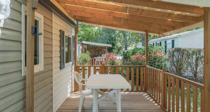Mobile Home 'Le 147 Aux Iscles' with Shared Pool, Private Terrace, and Air Conditioning