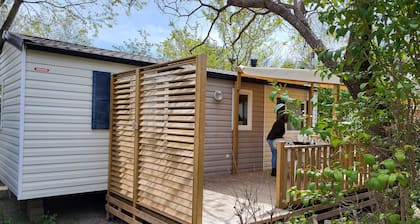 Mobile Home 'Le 147 Aux Iscles' with Shared Pool, Private Terrace, and Air Conditioning