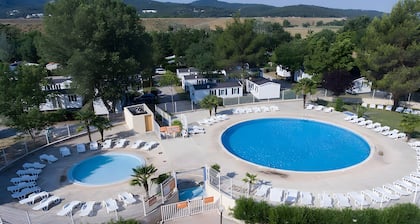 Mobile Home 'Le 147 Aux Iscles' with Shared Pool, Private Terrace, and Air Conditioning