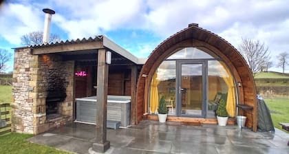 Cosy Cabin with Amazing Views and Relaxing Hot Tub