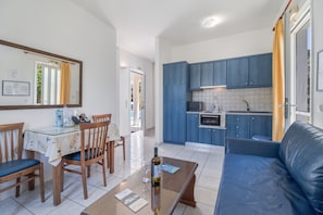 TV, ping pong - Holiday Home 'Dioni' with Mountain View, Wi-Fi and Air Conditioning (Lefkada)