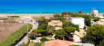 Holiday Home 'Giorgos House First Floor' with Sea View, Private Terrace and Wi-Fi