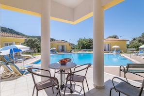 Pool - Holiday Home 'Kallisto' with Mountain View, Wi-Fi and Air Conditioning (Lefkada)