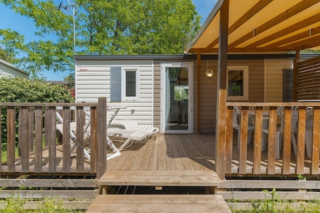 Terrace/patio. Mobile Home 'Le 154 Aux Iscles' with Shared Pool, Private Terrace and Air Conditioning
