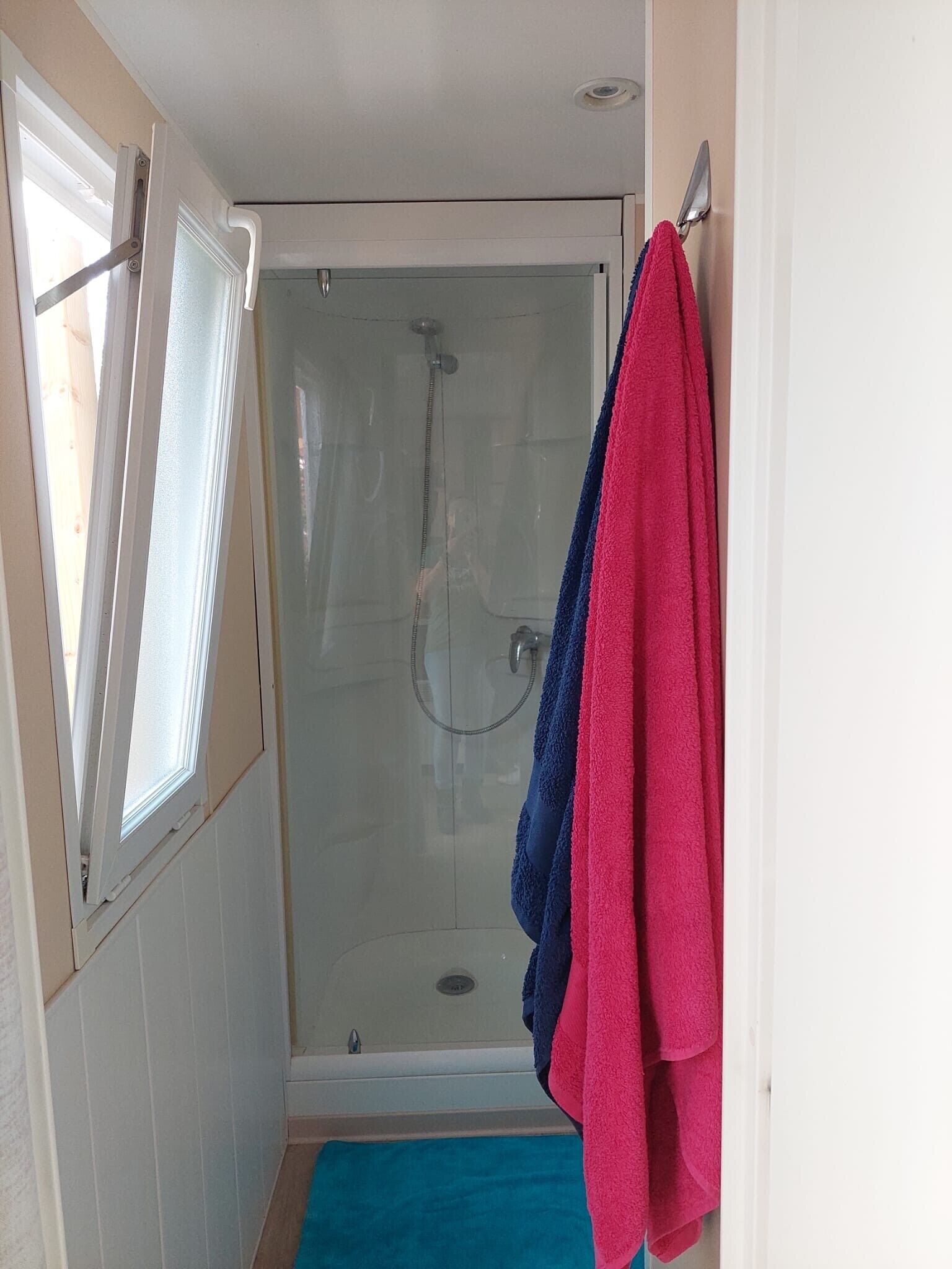 Douche, sèche-cheveux