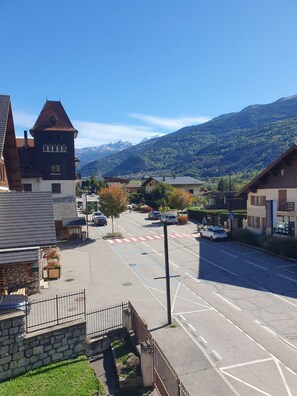 Third-party on-site parking - Apartment 'Aime La Plagne' with Mountain View, Balcony and Wi-Fi (Aime-la-Plagne)