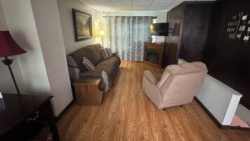 Smart TV, fireplace, DVD player, books