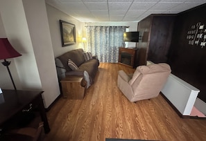 Smart TV, fireplace, DVD player, books