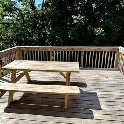 COZY URBAN BUNGALOW Pet Friendly! Near PIT Airport, Pgh Stadiums & Museums!