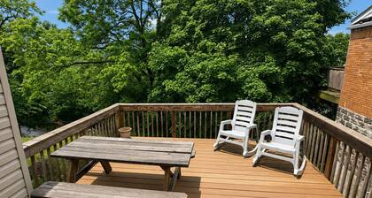 COZY URBAN BUNGALOW-Near PIT Airport, Stadiums, Parks & Museums! Pet Friendly!
