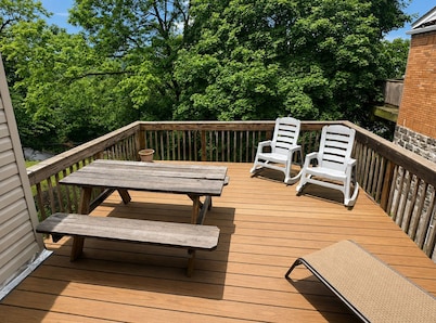 COZY URBAN BUNGALOW-Near PIT Airport, Stadiums, Parks & Museums! Pet Friendly!