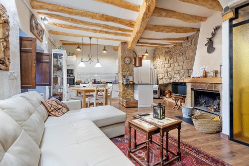 Apartment 'Can Vinyals 1979' with Balcony and Wi-Fi