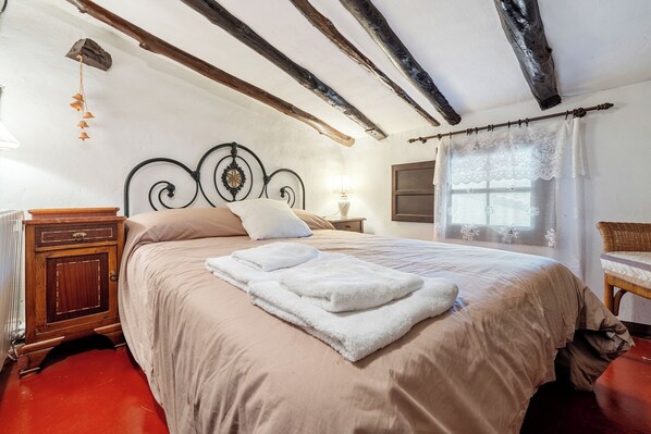 1 chambre, fer et planche à repasser, Wi-Fi gratuit, draps fournis