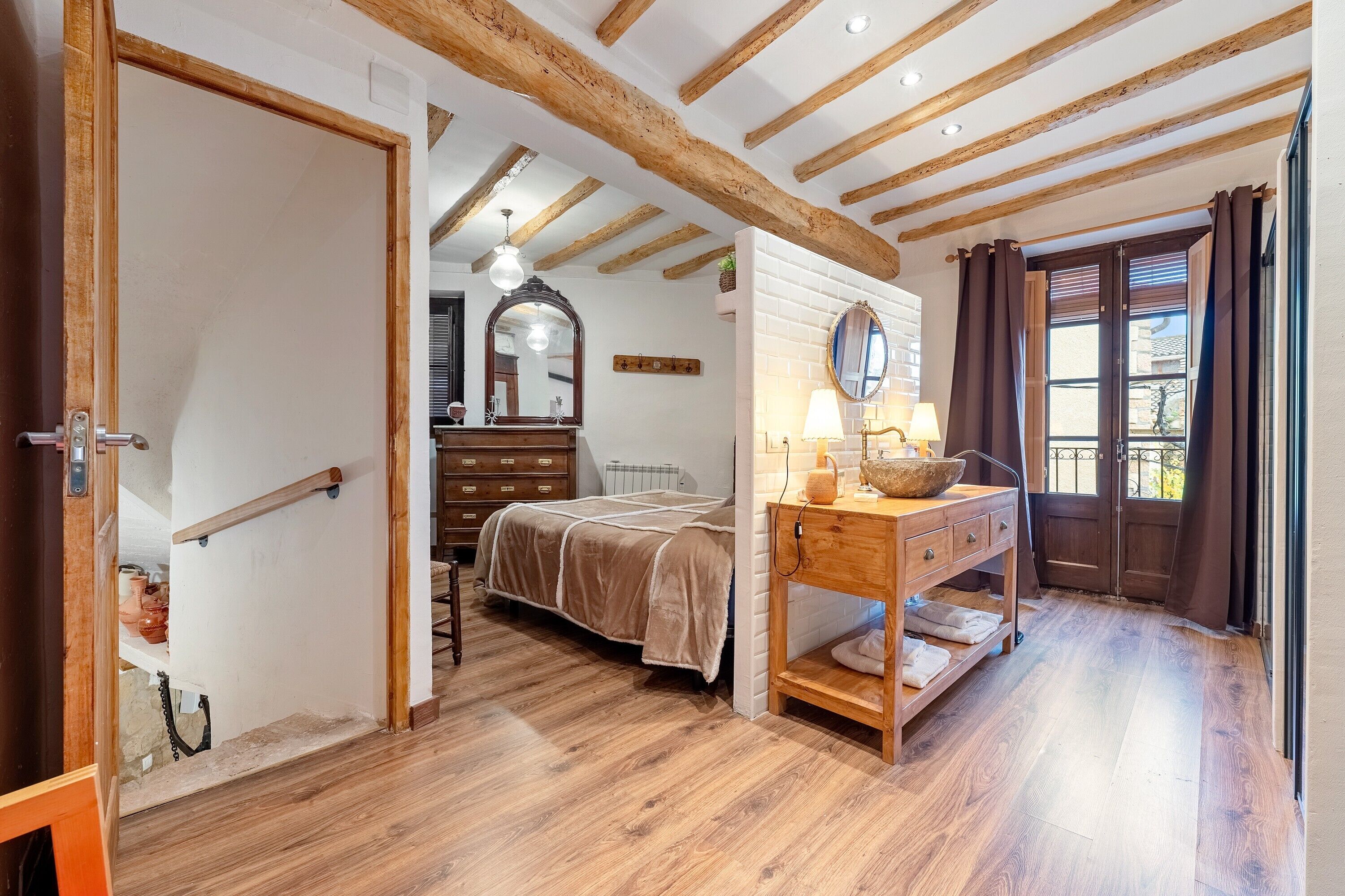 1 dormitorio, tabla de planchar con plancha, wifi gratis y ropa de cama