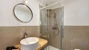 Doccia, asciugacapelli, asciugamani