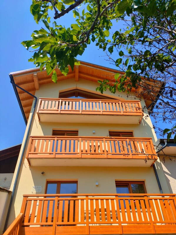 Exterior detail - Room '2- Nene Lalla' with Shared Terrace, Private Garden and Wi-Fi (Pieve di Cadore)