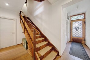 Interior - Room '2- Nene Lalla' with Shared Terrace, Private Garden and Wi-Fi (Pieve di Cadore)