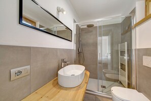 Doccia, asciugacapelli, asciugamani