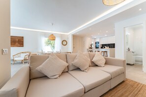 Tv och ett bordtennisbord