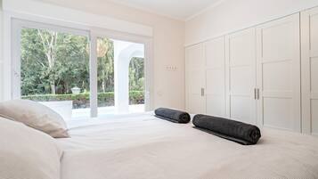 3 makuuhuonetta, silitysrauta/-lauta, ilmainen Wi-Fi, vuodevaatteet