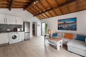 Interior - Vacation Home 'Casa Joy' with Sea View, Wi-Fi and Air Conditioning (Guía de Isora)