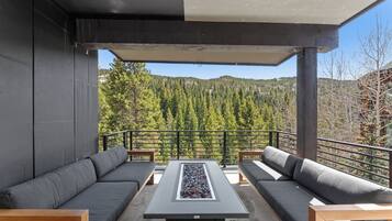 Villa (4 Bedrooms) | Exterior