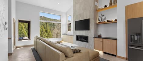 Villa (4 Bedrooms) | Front of property