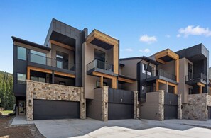 Villa (4 Bedrooms) | Exterior