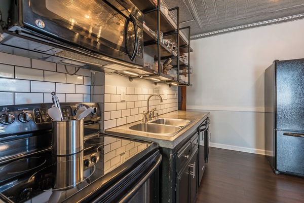 Kühlschrank, Mikrowelle, Ofen, Herdplatte