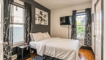 3 bedrooms, desk, iron/ironing board, free WiFi