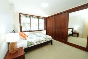 3 bedrooms, desk, iron/ironing board, travel cot