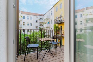 Interior - Nice Prenzlauer Berg Studio, Move-In-Ready w/ Furniture, by Blueground (Berlin)