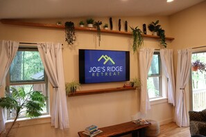 Interior - Jungle Boogie in Mountains (Cool Ridge)