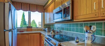 Saddleback - Rock Pond Condo 11 - pet friendly, ski in/out!