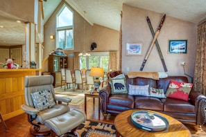 Smart TV, fireplace, DVD player, books