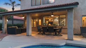 屋外ダイニングエリア