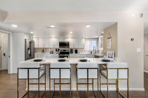 Fridge, microwave, oven, stovetop - Scottsdale Paradise Escape: Stunning 4-bedroom retreat with private pool in Scottsdale. (Scottsdale)