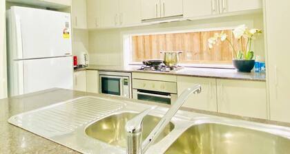 Kellyville 5Br-Closed to Shops, Parks and School